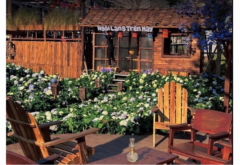 10 mẫu thiết kế cafe nhà gỗ phong cách Đà Lạt tại Sài Gòn