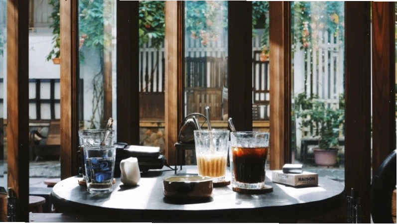 ABC Coffee Roasters - Quán cafe Hồ Tây với không gian gần gũi thiên nhiên và ban công nhìn ra hồ
