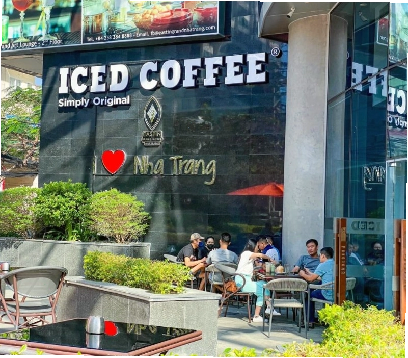 Amazon Coffee & Bar với không gian xanh mát, gần gũi thiên nhiên