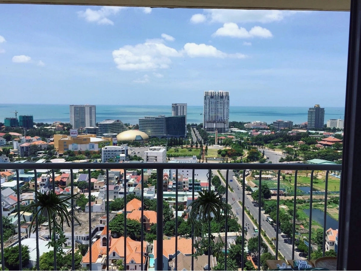 An Nhiên Homestay Vũng Tàu nhìn từ trên cao, bao quát toàn cảnh thành phố và biển