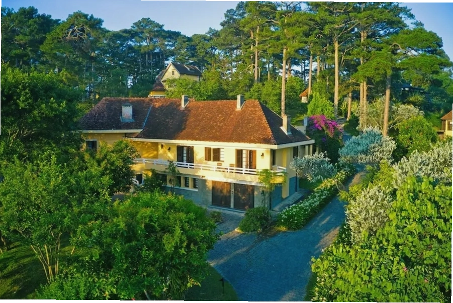 Ana Mandara Villas Dalat Resort & Spa - khách sạn Đà Lạt view đẹp với kiến trúc Pháp cổ