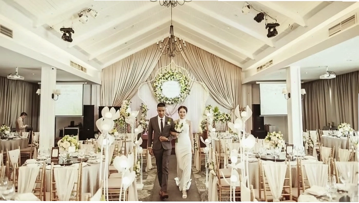 Ảnh chụp một hôn lễ sang trọng được tổ chức tại Gala Royale với cách trang trí tinh tế