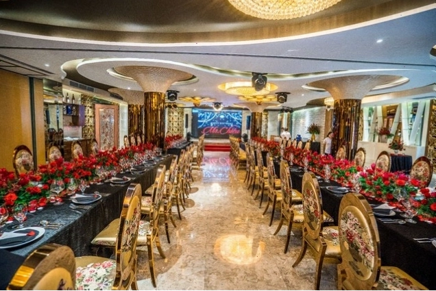 Ảnh chụp tổng thể Nhà Hàng Bê Vàng với ánh sáng lung linh