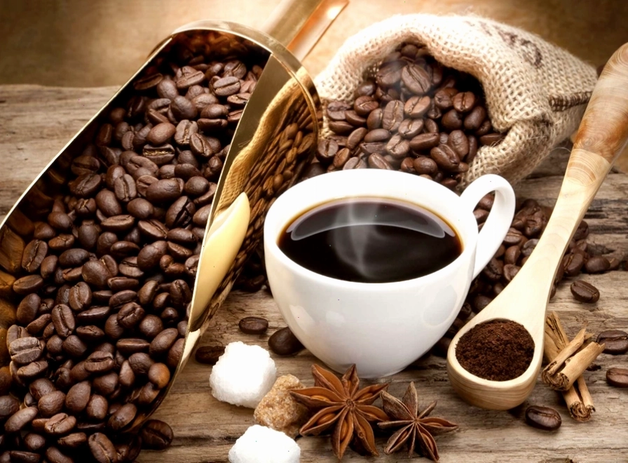 Ảnh ly cafe đẹp với hoa và sách