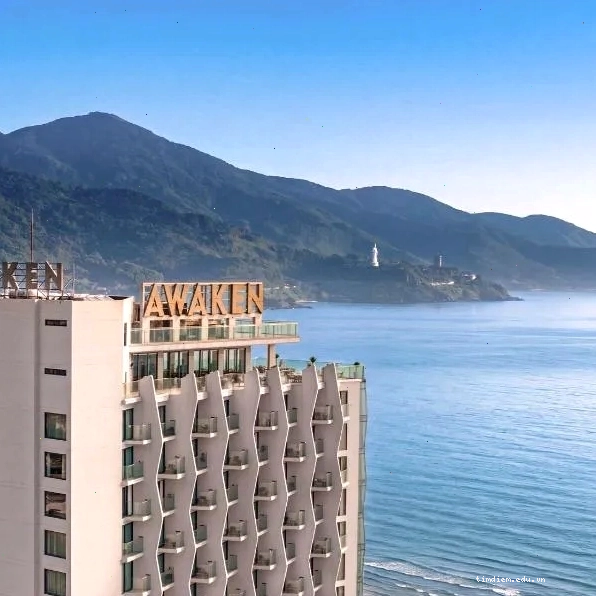 Awaken Da Nang Hotel nhìn ra thành phố