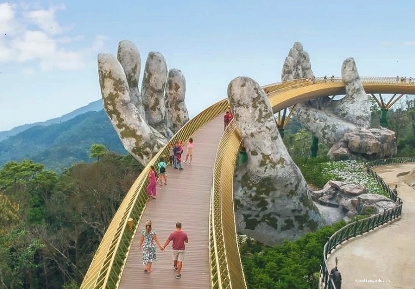 Bà Nà Hills với Cầu Vàng ấn tượng