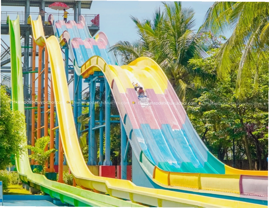 Bãi biển cho người lớn với nhiều trò chơi cảm giác mạnh như cầu trượt nước siêu cao
