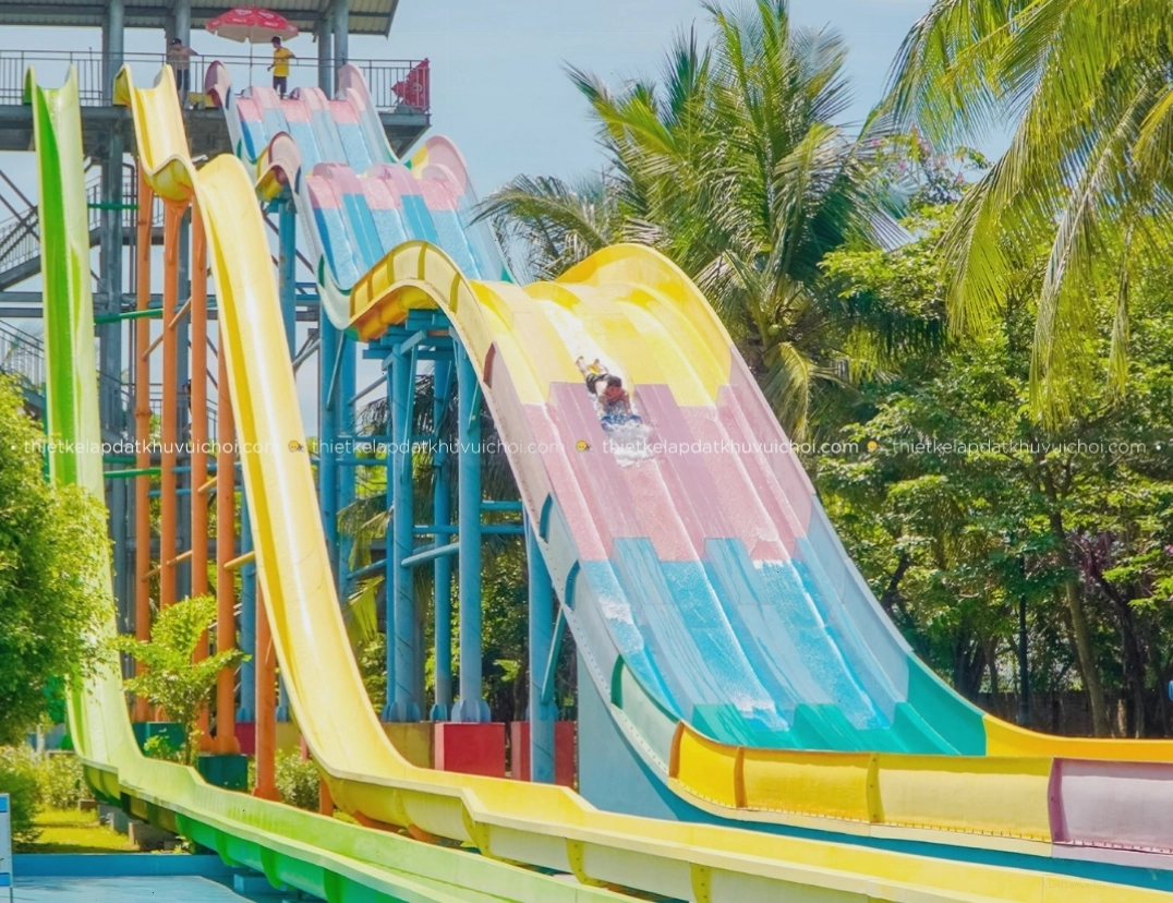 Bãi biển cho người lớn với nhiều trò chơi cảm giác mạnh như cầu trượt nước siêu cao