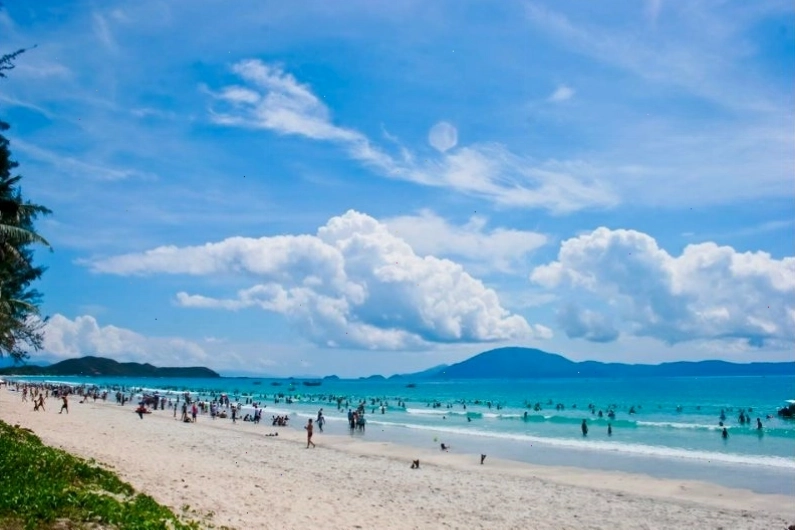 Bãi biển Dốc Lết với vẻ đẹp hoang sơ và yên bình tại Khánh Hòa