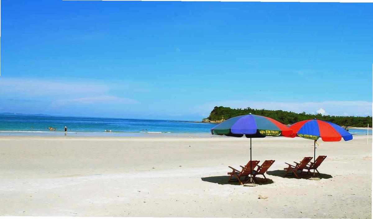 Bãi biển Hạ Long thơ mộng