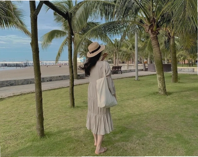 Bãi biển Hải Thanh hoang sơ và vắng lặng