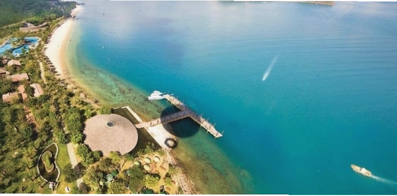 Bãi biển Hòn Tằm thơ mộng và quyến rũ