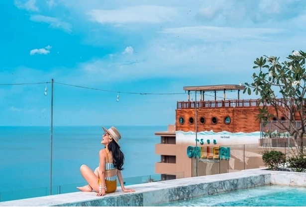 Bãi biển Kata, Phuket với bờ cát vàng và làn nước trong xanh