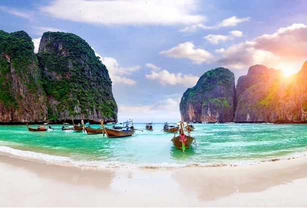 Bãi biển Laem Thong, Koh Phi Phi