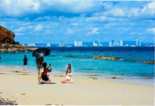 Bãi biển Tawaen trên đảo Koh Larn