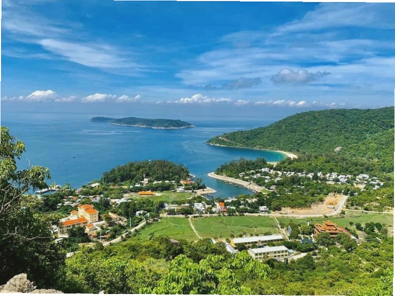 Bãi biển trong xanh tại Cù Lao Chàm