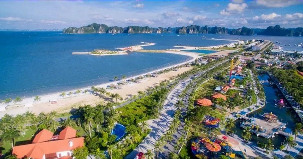 Bãi biển và các hoạt động vui chơi tại Tuần Châu