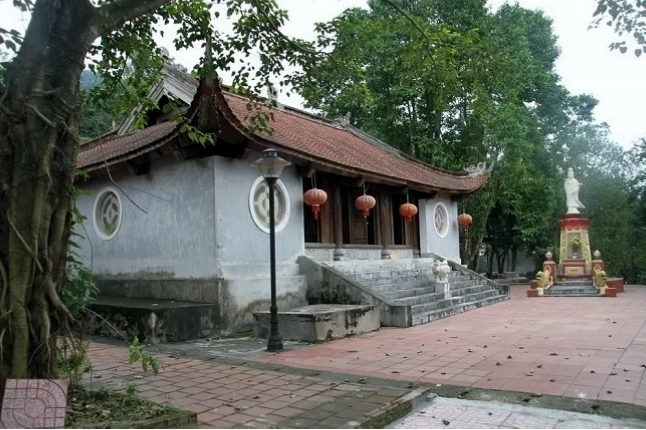 Bãi biển Xuân Hải hoang sơ và yên tĩnh