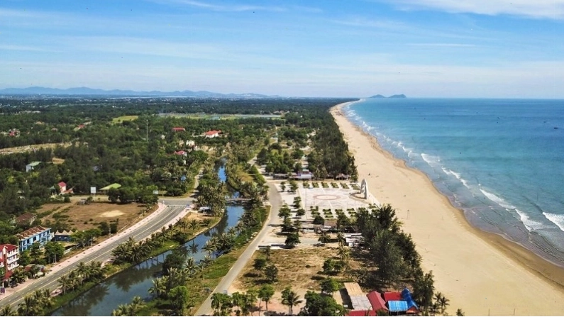 Bãi biển Xuân Thành thơ mộng
