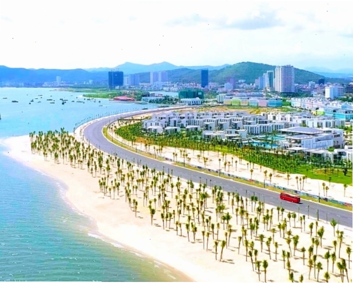 Bãi Cháy - một điểm đến quen thuộc gần các khu nghỉ dưỡng
