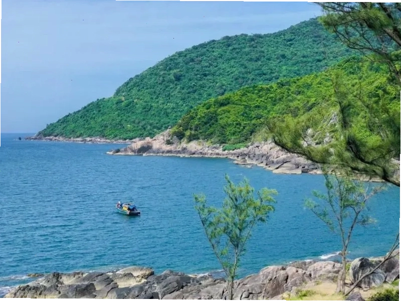 Bãi Đá Đen Đà Nẵng dành cho người yêu khám phá