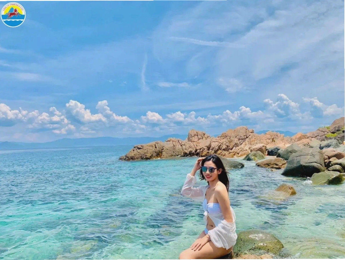 Bãi Đá Trứng trên đảo Bình Hưng, Cam Ranh