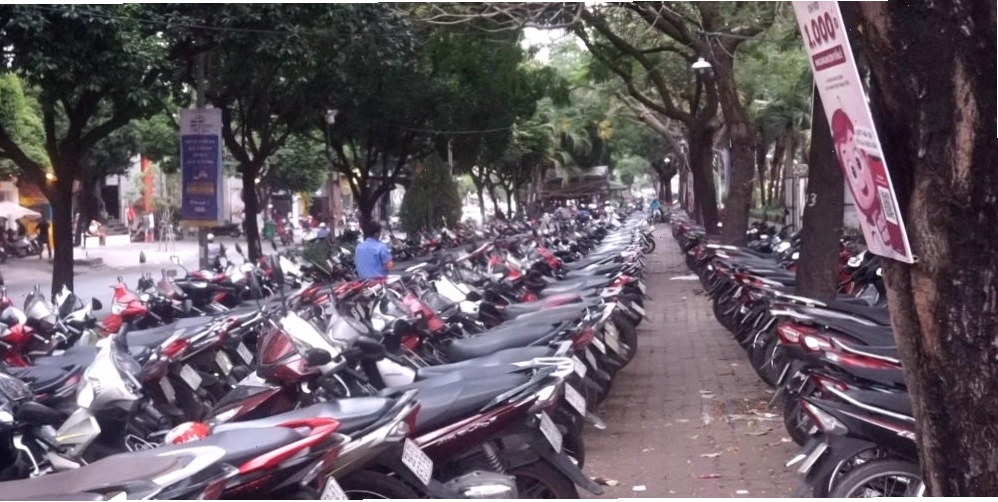 Bãi đỗ xe công cộng trên đường Lê Lai gần Công viên 23/9