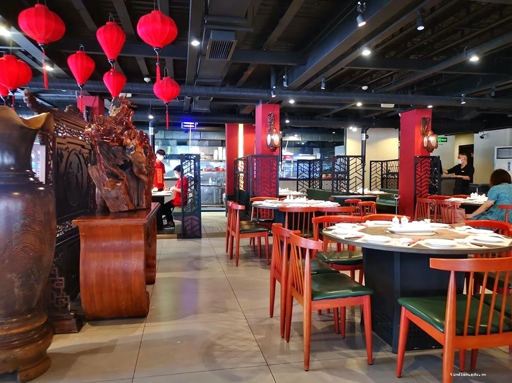 Bài trí bên trong nhà hàng Tân Hải Vân mang đậm nét Trung Hoa