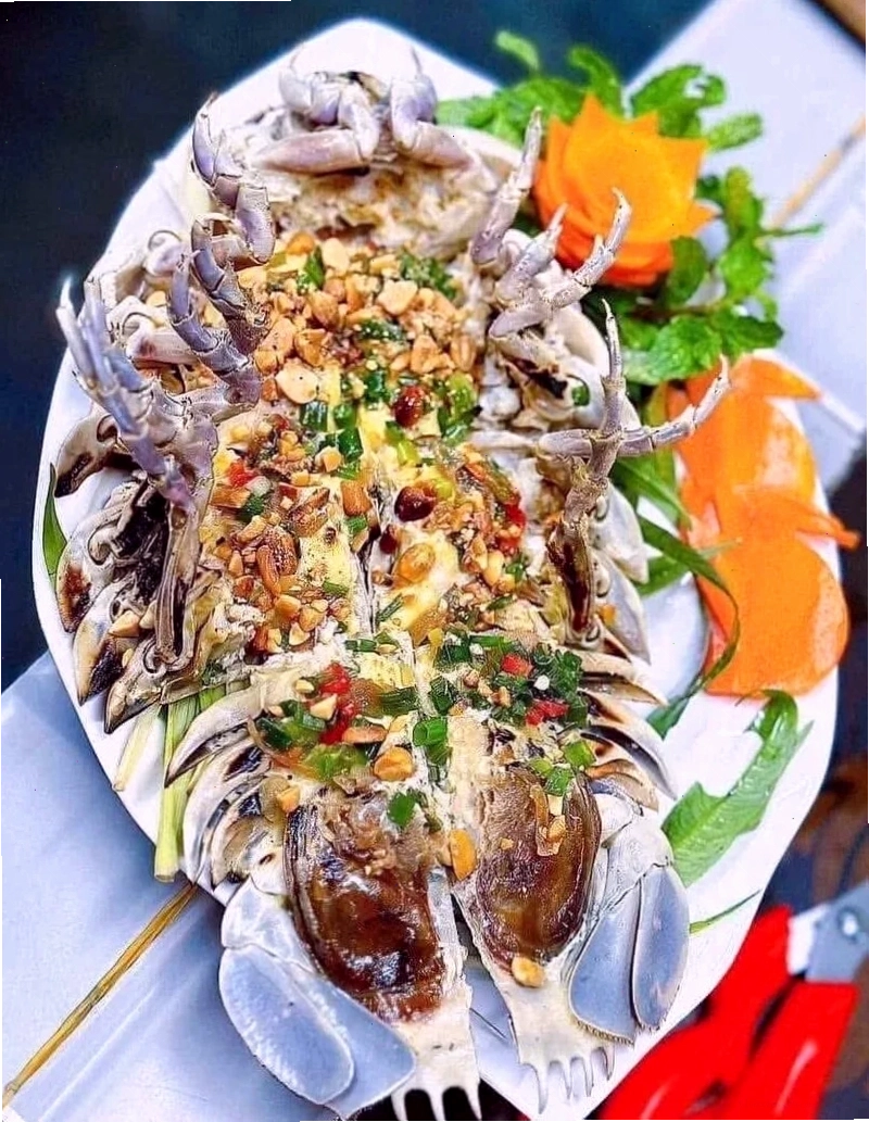 Bàn ăn được bài trí tinh tế tại nhà hàng Song Ngư