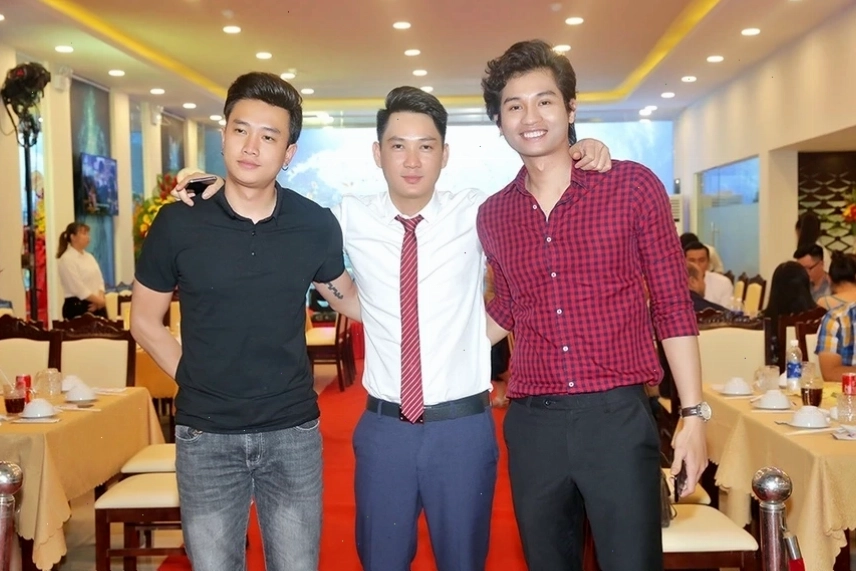 Bàn ăn được chuẩn bị chu đáo tại nhà hàng Biển Dương 6