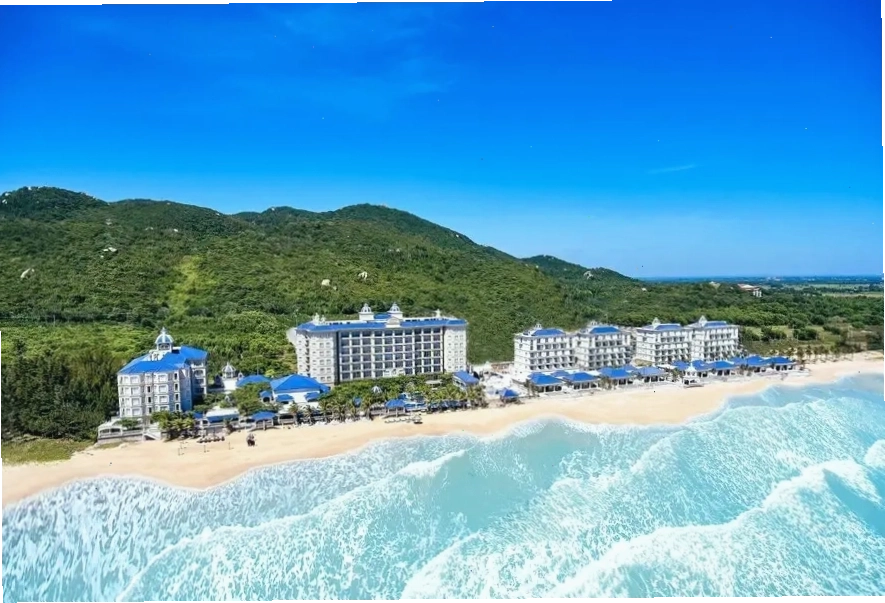 Ban công phòng khách sạn Vũng Tàu với view biển xanh biếc