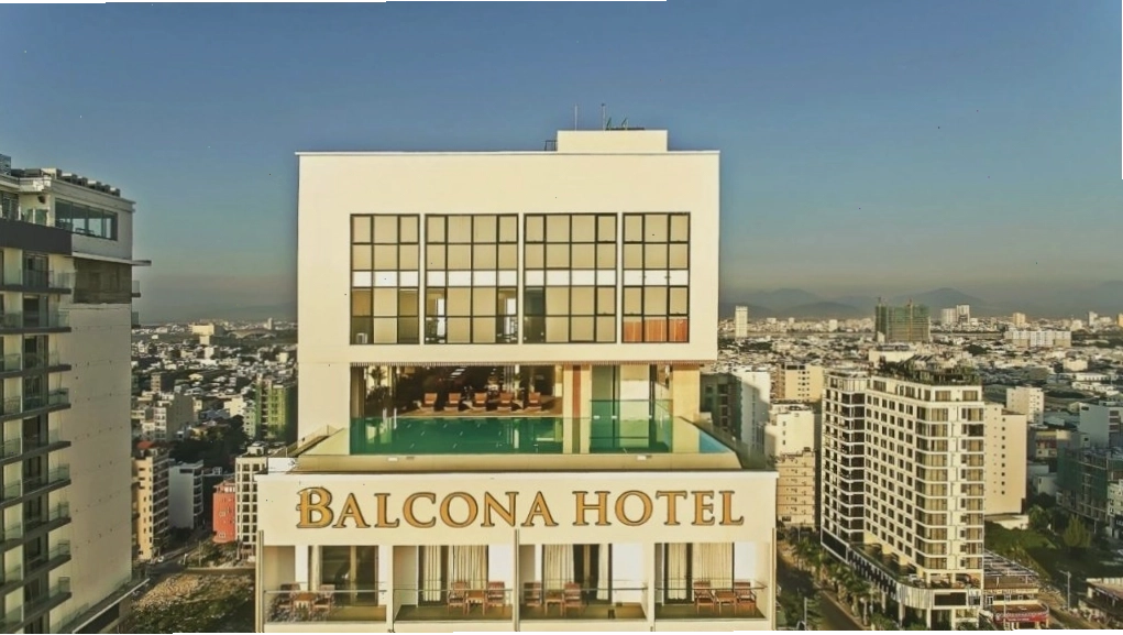 Ban công rộng rãi và riêng tư tại Balcona Hotel Da Nang