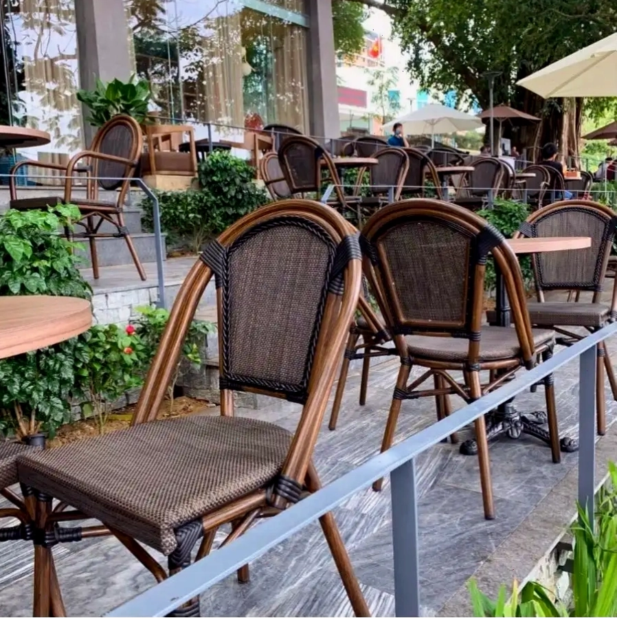 Bàn ghế cafe chất liệu Nhôm đúc cao cấp tại The Books Garden