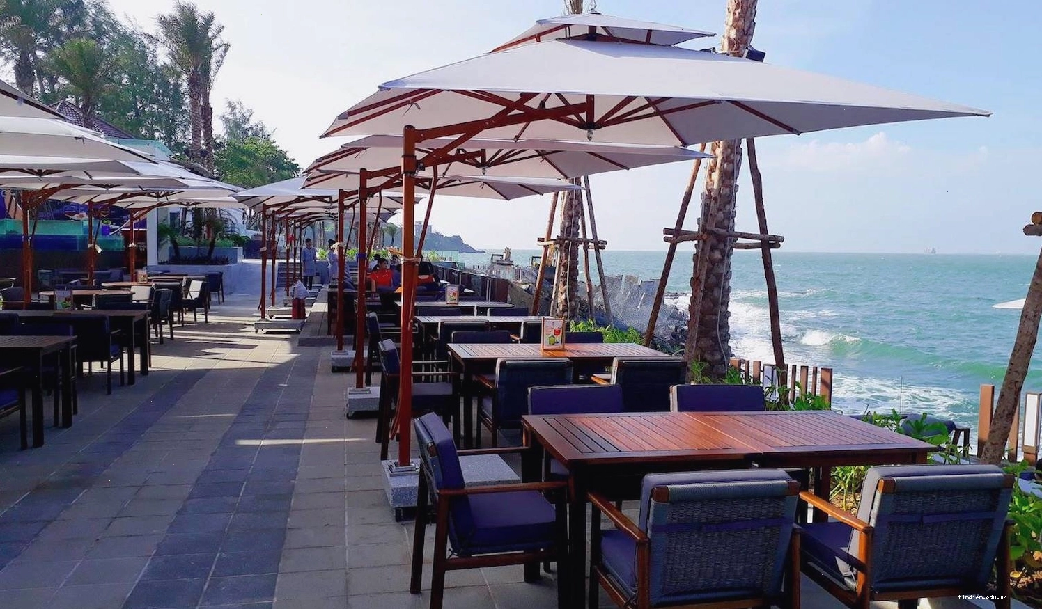 Bàn ghế ngoài trời tại Marina Club Vũng Tàu