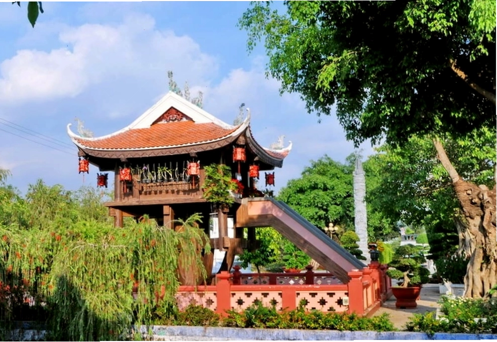 Bản sao chùa Một Cột tại công viên Đồng Xanh Gia Lai