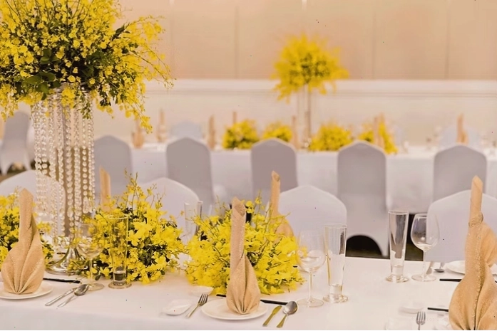 Bàn tiệc cưới được bày trí sang trọng tại Đông Phương Lũy Bán Bích