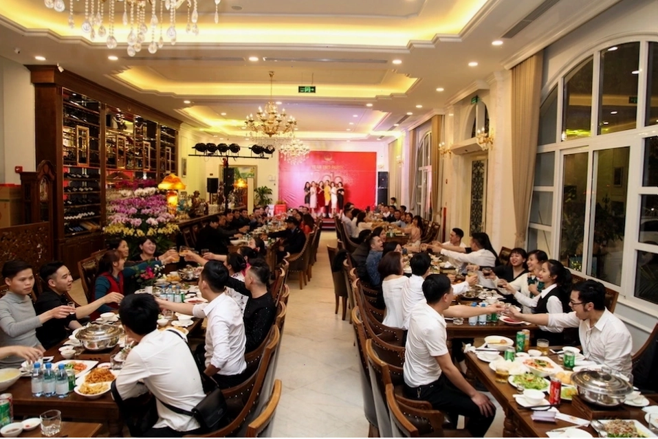 Bàn tiệc được trang trí sang trọng tại nhà hàng 37 Hùng Vương