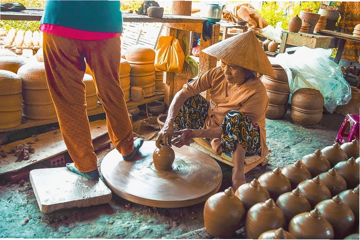 Bàn xoay gốm tại Làng Gốm Thanh Hà Hội An Việt Nam