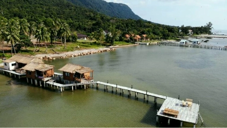 Banana Homestay có các Bungalow trên biển
