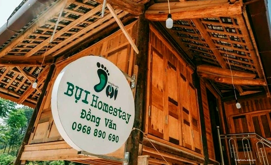 Bảng hiệu độc đáo của Bụi Homestay Đồng Văn