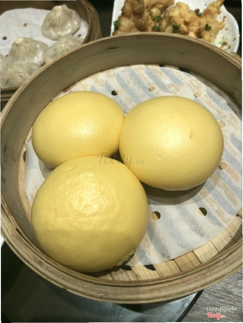 Bánh bao kim sa với nhân chảy hấp dẫn