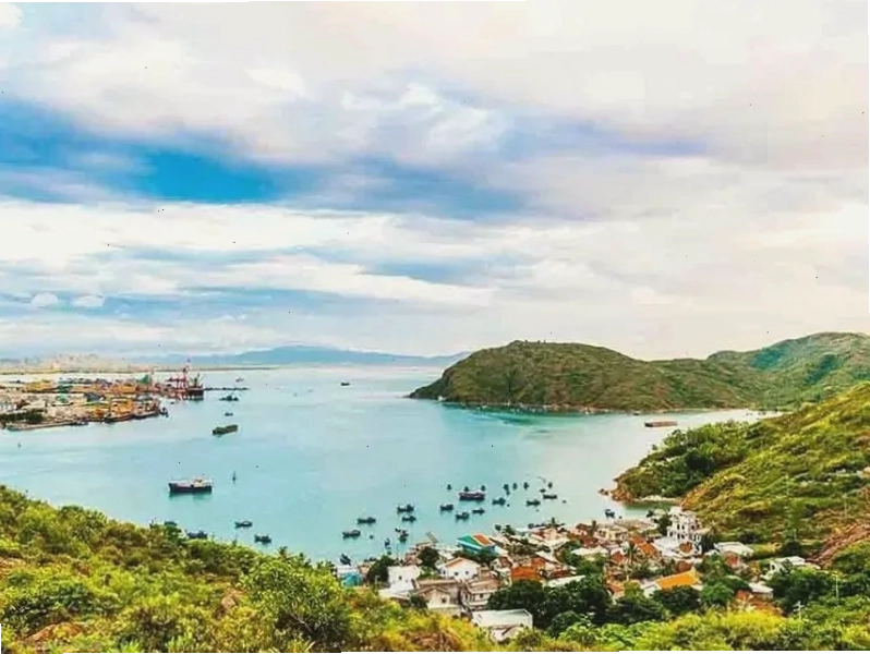 Bát bún chả cá Quy Nhơn hấp dẫn với chả cá dai ngon