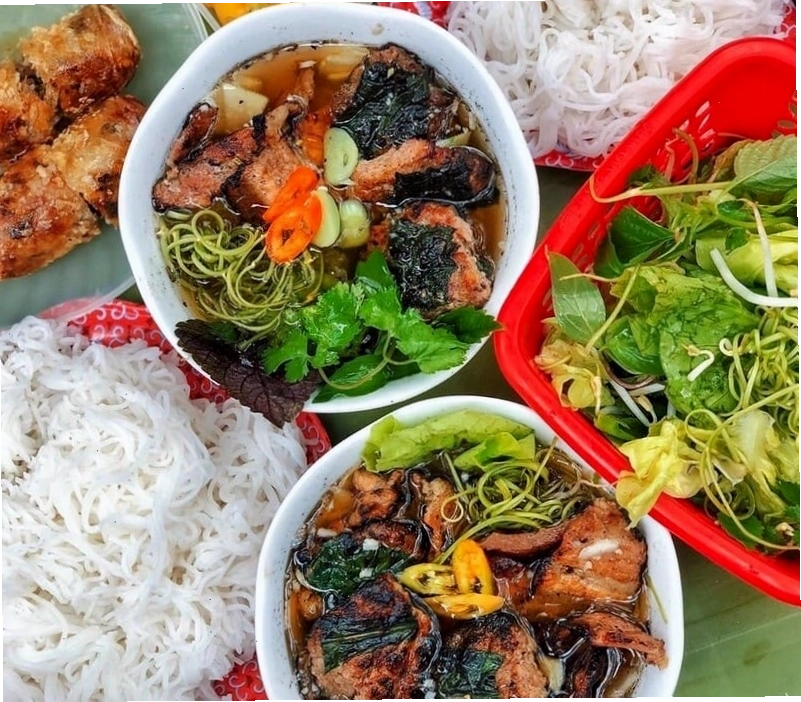 Bát bún chả đầy đặn và hấp dẫn