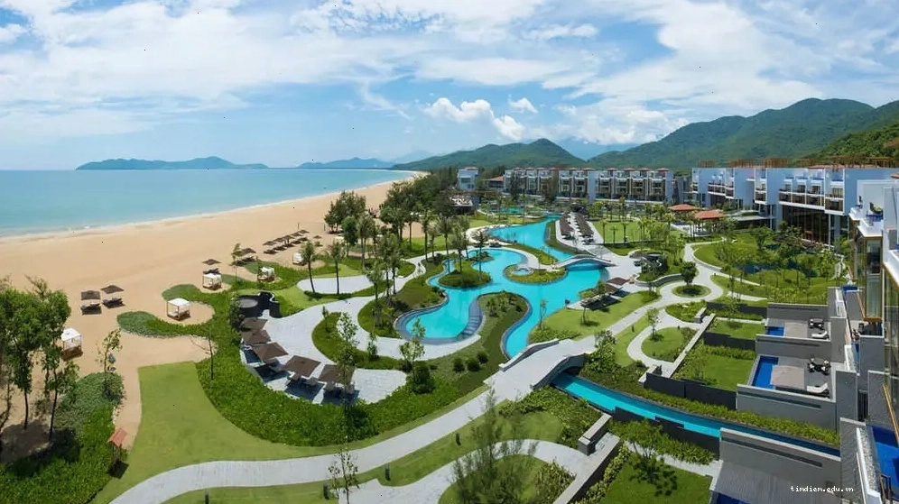 Bể bơi dài ấn tượng tại Angsana Lăng Cô, Huế