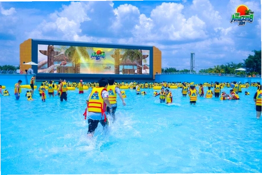 Bể bơi lớn tại Amazing Bay Đồng Nai