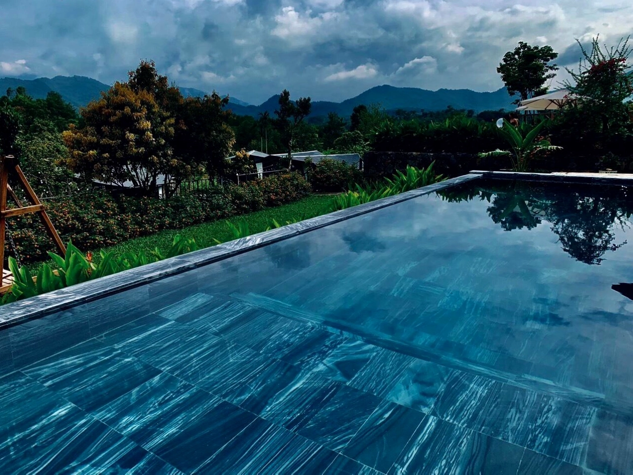 Bể bơi ngoài trời tại Chill Villa Ba Vì