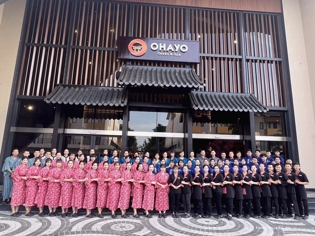 Bể bơi ngoài trời tại khu nghỉ dưỡng suối nước nóng Thanh Thủy