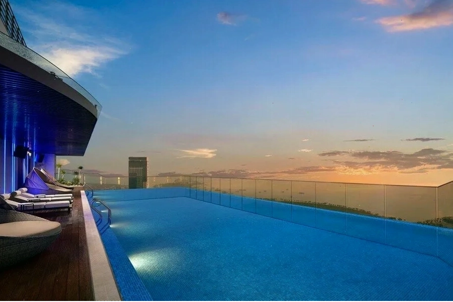 Bể bơi ngoài trời tại The Watson Premium Halong Hotel