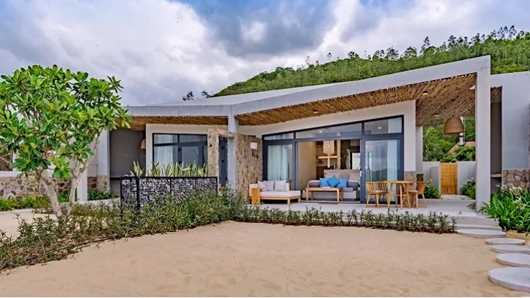 Beachfront Villa với tầm nhìn ra biển tại Quê Tôi Village