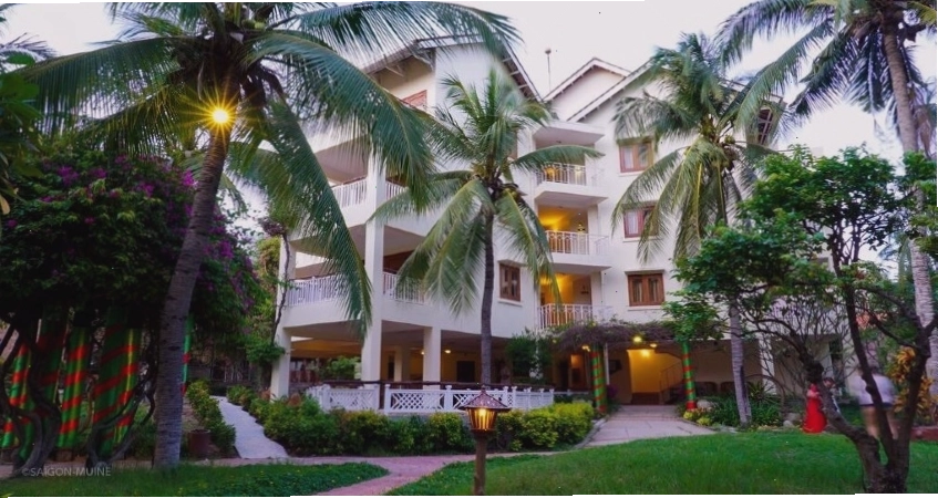 Bên ngoài resort tại Mũi Né
